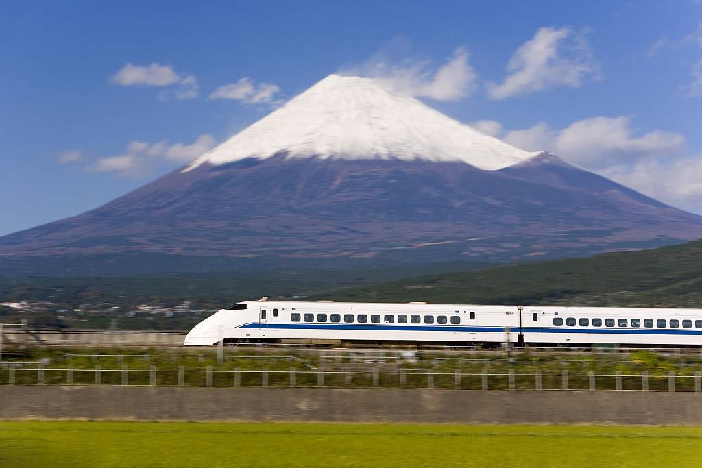 日本富士山新干线.jpg